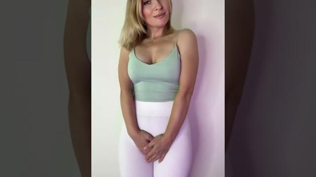 Hi, hru? #blonde #petite #yoga #yogagirl Hi, hru? #blonde #petite #yoga #yogagirl