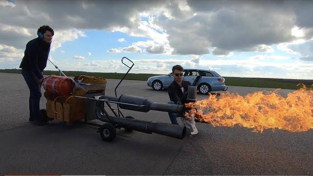 The most scaring armchair ever built / 43km/h The most scaring armchair ever built / 43km/h
