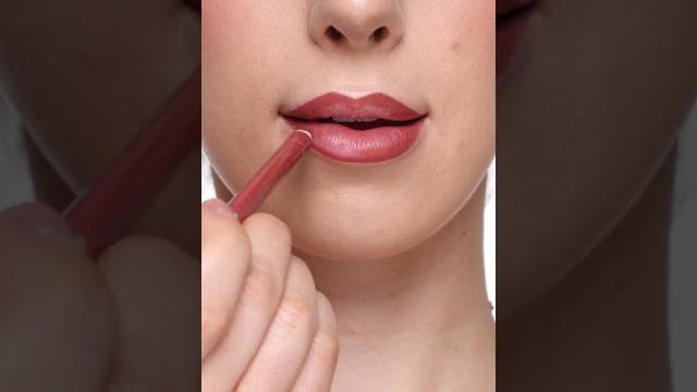 Nude glossy lip look using the maybelline lifter liner and lifter gloss #lipswatch #glossylips Nude glossy lip look using the maybelline lifter liner and lifter gloss #lipswatch #glossylips