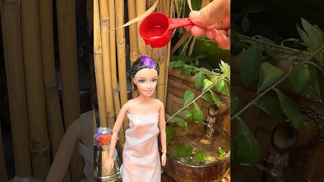 Javanese barbie taking a bath #shorts #minikitchen Javanese barbie taking a bath #shorts #minikitchen