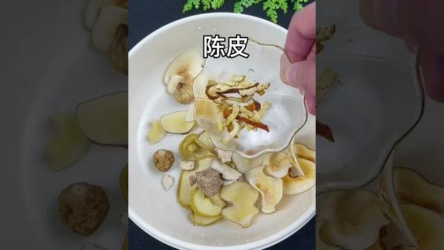 咳嗽 嗓子幹癢,快點試試這個湯吧,潤肺止咳 #營養#女性健康#健康飲食#健康好生活#養生#shorts 咳嗽 嗓子幹癢,快點試試這個湯吧,潤肺止咳 #營養#女性健康#健康飲食#健康好生活#養生#shorts