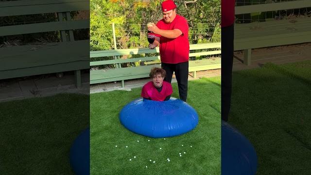 Coke and mentos vs giant balloon! Coke and mentos vs giant balloon!