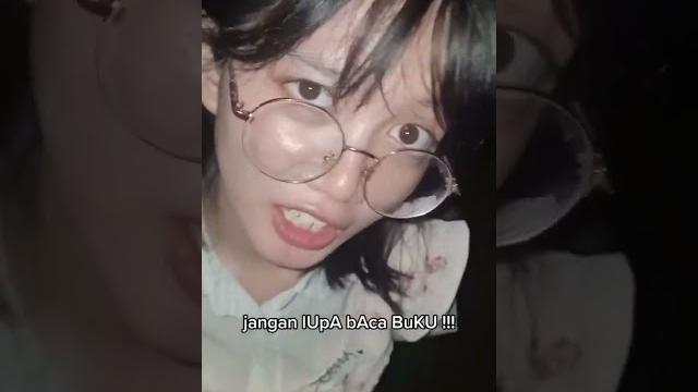 Cella baca buku "jangan lupa baca buku" Cella baca buku "jangan lupa baca buku"