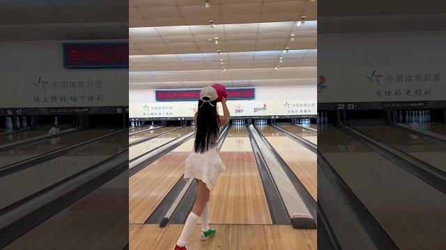 Bowling 走光 Bowling 走光