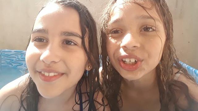 Estamos na piscina Estamos na piscina