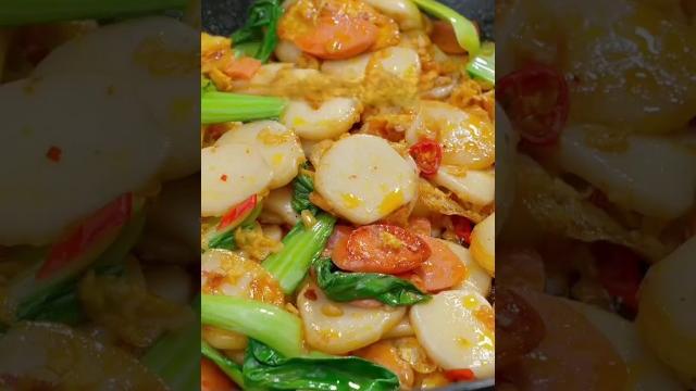 Chao nian gao (炒年糕) - stir-fried rice cakes Chao nian gao (炒年糕) - stir-fried rice cakes