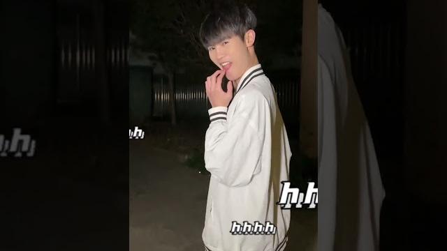 他这个反应也太搞笑了 #情侣日常#恋爱日常#男朋友 他这个反应也太搞笑了 #情侣日常#恋爱日常#男朋友