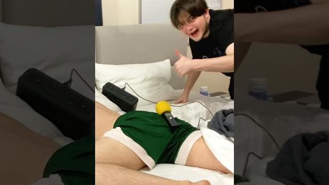 Смешной пранк над спящим другом ! Смешной пранк над спящим другом !