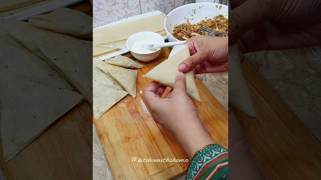 Samosa folding | ramadan special 2023 #shorts #samosa #samosafolding Samosa folding | ramadan special 2023 #shorts #samosa #samosafolding