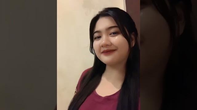 Senyummu mengalihkan duniaku Senyummu mengalihkan duniaku