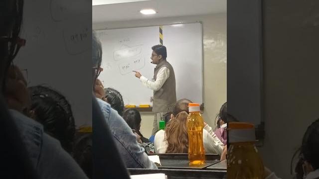Vk sir ke (surrr-taal) lgta hai kuch hil gye hain#comedy #singer #vksir #allen #kota #satyarth Vk sir ke (surrr-taal) lgta hai kuch hil gye hain#comedy #singer #vksir #allen #kota #satyarth