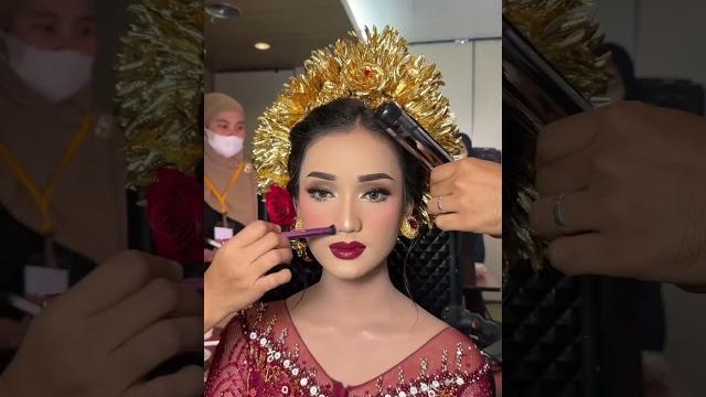 Proses makeup adat bali modifikasi Proses makeup adat bali modifikasi