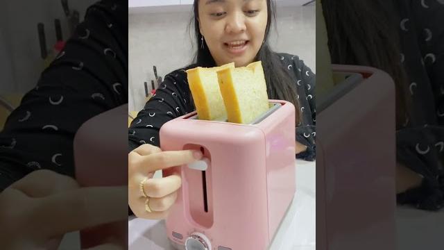Samantha bikin roti gosong bareng adik aurey Samantha bikin roti gosong bareng adik aurey