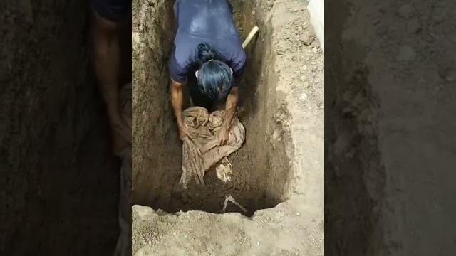 Tukang gali kubur menemukan''''''''''''?#video sorts Tukang gali kubur menemukan''''''''''''?#video sorts