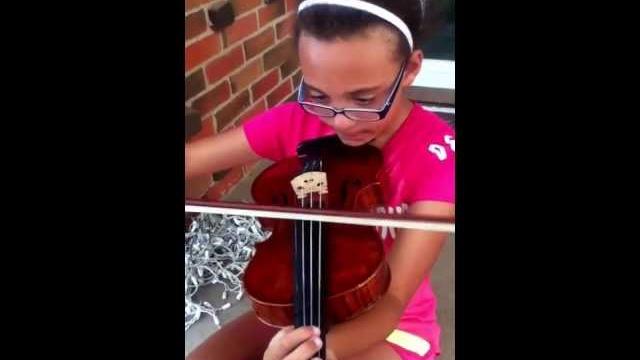 My friend playing violin haha. enjoy My friend playing violin haha. enjoy