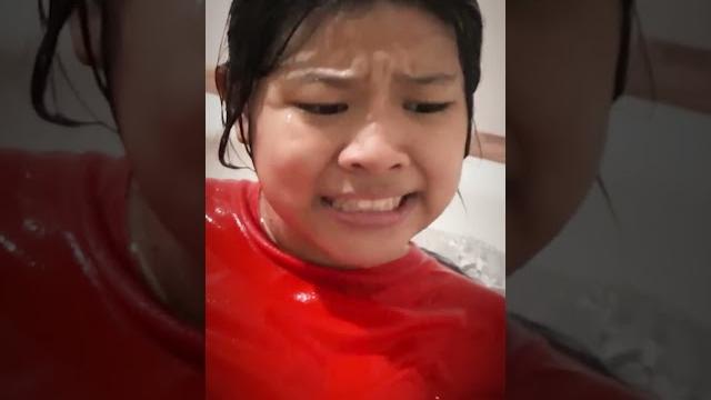 Berenang 100 kura-kura di kamar mandi ! Berenang 100 kura-kura di kamar mandi !