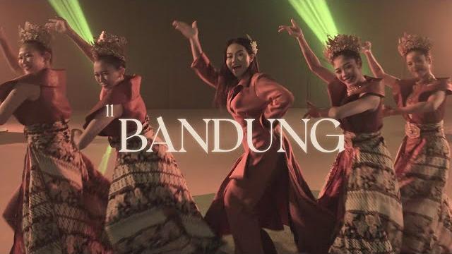 Yura yunita - bandung (official performance video) Yura yunita - bandung (official performance video)