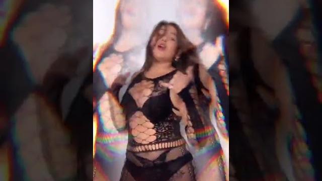 Sofia ansari hot navel show Sofia ansari hot navel show