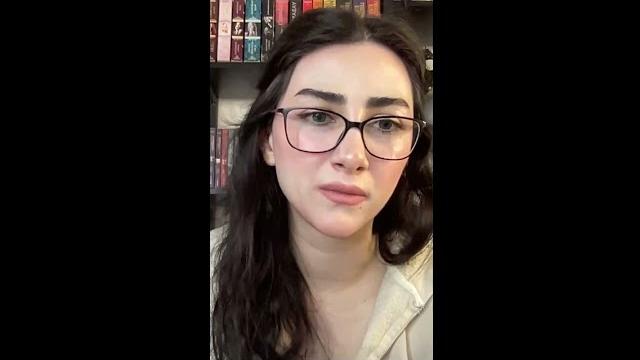 Psikolog buse aydın sütyen bedenini açıklıyor Psikolog buse aydın sütyen bedenini açıklıyor