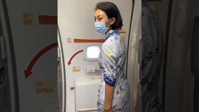 空姐开舱门的样子很美|空姐#shorts 空姐开舱门的样子很美|空姐#shorts