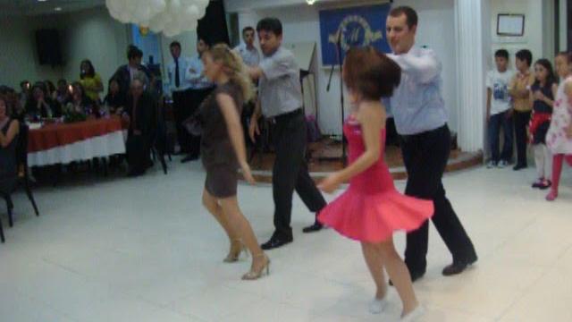 Dans gösterisi: vals, tango, çaça Dans gösterisi: vals, tango, çaça