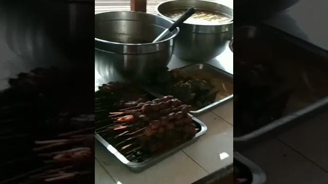 Nasi pecel jawa tengah di pamulang ramenya pool. Nasi pecel jawa tengah di pamulang ramenya pool.