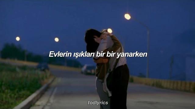 Selin geçit & erol evgin - bir de bana sor (şarkı sözleri) | evlerin ışıkları bir bir yanarken.. Selin geçit & erol evgin - bir de bana sor (şarkı sözleri) | evlerin ışıkları bir bir yanarken..