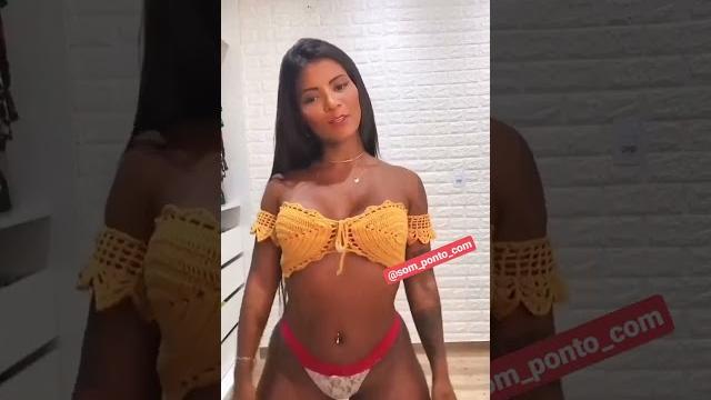 Baixinha muito gostosa e sexy de calcinha na web Baixinha muito gostosa e sexy de calcinha na web