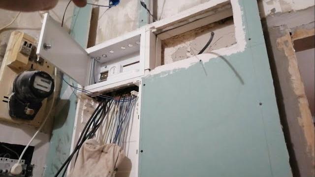 Прокладка кабелей в распределительный щит. часть 2. сборка слаботочного (розеточного) щита Прокладка кабелей в распределительный щит. часть 2. сборка слаботочного (розеточного) щита