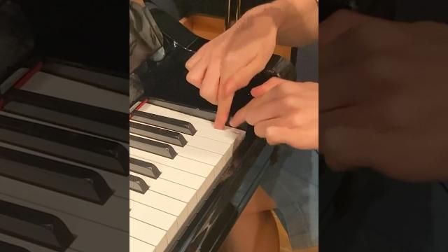 Most piano keys hit in 30 seconds - 484 by keita hattori Most piano keys hit in 30 seconds - 484 by keita hattori