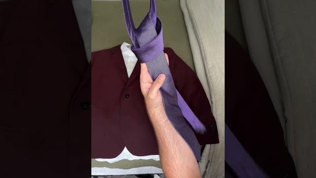 This hack is the quickest and easiest way to tie a tie This hack is the quickest and easiest way to tie a tie