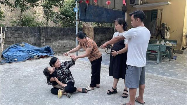 "abandoned to die, forced to flee: the heartbreaking story of a single mother and her child" "abandoned to die, forced to flee: the heartbreaking story of a single mother and her child"