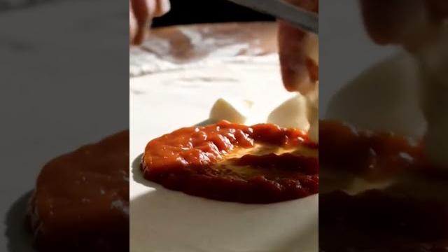 Hand-tossed margherita pizza asmr | #shorts #pizza #jalanyangjauhjanganlupapulang #cooking Hand-tossed margherita pizza asmr | #shorts #pizza #jalanyangjauhjanganlupapulang #cooking