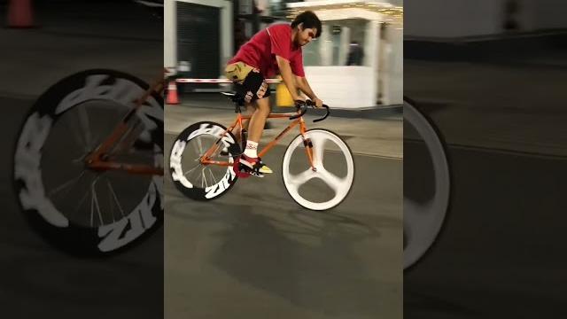 Whip skid on a fixie Whip skid on a fixie