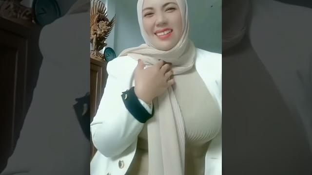 Tante hijab gede #shorts #toketgede Tante hijab gede #shorts #toketgede