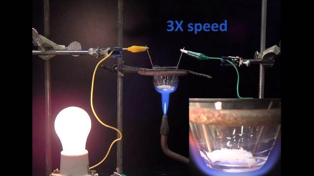 Molten salt (nacl) conducts electricity Molten salt (nacl) conducts electricity