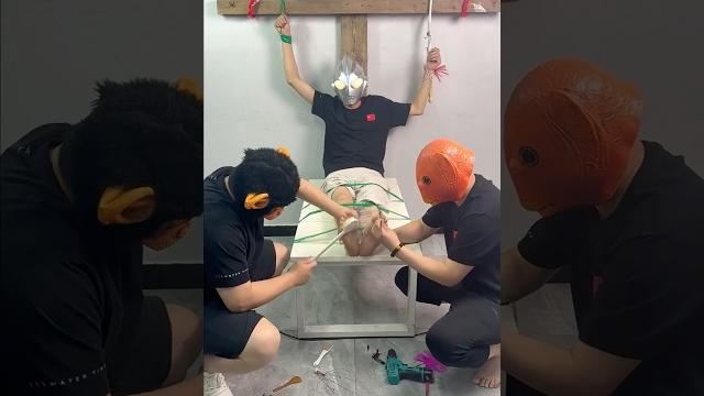 大猩猩和小红给奥特曼挠痒痒 #happy #搞笑 #funny 大猩猩和小红给奥特曼挠痒痒 #happy #搞笑 #funny