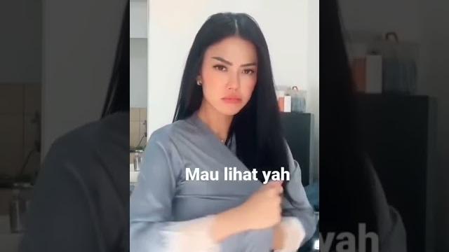 Nita gunawan liatin tt #artis #buka #baju Nita gunawan liatin tt #artis #buka #baju