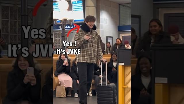 Jvke plays golden hour at public train station.. vid creds: @emiliopiano.official #goldenhour Jvke plays golden hour at public train station.. vid creds: @emiliopiano.official #goldenhour