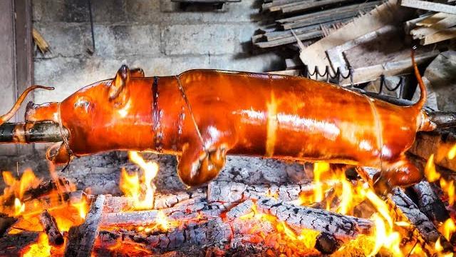 Street food - whole pig roast in bali - babi guling! (warning: includes whole pig roasting) Street food - whole pig roast in bali - babi guling! (warning: includes whole pig roasting)