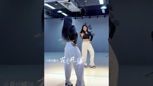 美美哒 一学就会系列 小舞蹈 热门音乐 潮流广场舞 @抖音小助手 @抖上热门 美美哒 一学就会系列 小舞蹈 热门音乐 潮流广场舞 @抖音小助手 @抖上热门