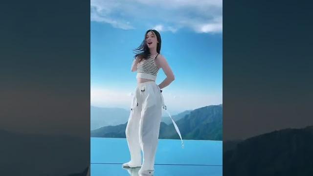 武功山顶拍的,美吗?今晚8点见!开心就要摇起来,不开心就点进来跟我一起摇#开心摇#唐艺大舞台 武功山顶拍的,美吗?今晚8点见!开心就要摇起来,不开心就点进来跟我一起摇#开心摇#唐艺大舞台
