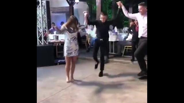 Halay başı kız efsane oynuyor part 1 Halay başı kız efsane oynuyor part 1
