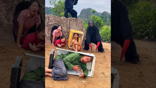 2 ferocious gorilla monsters attack 3 beautiful brave girls and poor terrified old man in the hole 2 ferocious gorilla monsters attack 3 beautiful brave girls and poor terrified old man in the hole
