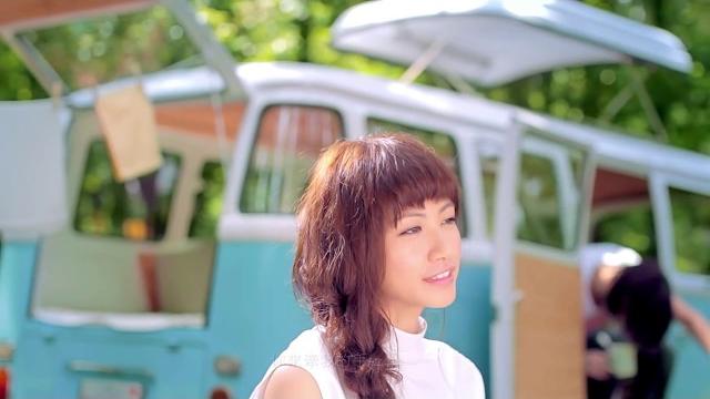 李千娜 nana lee – 心花開 (official music video) 李千娜 nana lee – 心花開 (official music video)