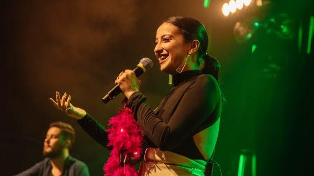 Melike şahin - tutuşmuş beraber (live @ babylon) Melike şahin - tutuşmuş beraber (live @ babylon)