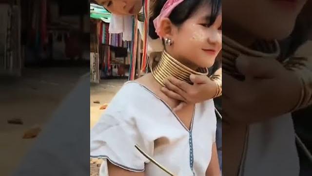Lengthening a girl's neck to increase her beauty Lengthening a girl's neck to increase her beauty