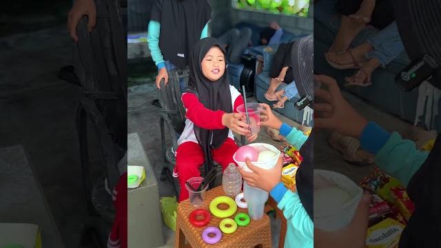 Beli dagangan bu siti! Beli dagangan bu siti!