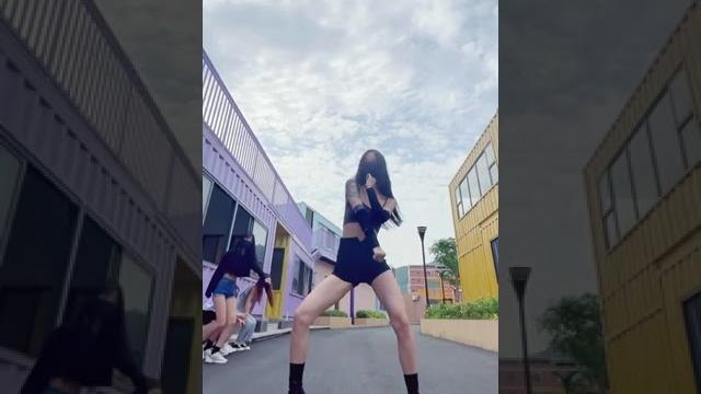 右二酱 #dou来跳舞 #快乐就是这么简单 说好的好好跳舞呢 又偏了 哈哈哈 右二酱 #dou来跳舞 #快乐就是这么简单 说好的好好跳舞呢 又偏了 哈哈哈