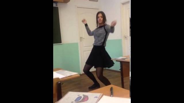 Russian - cute girl dancing in school (sweet video) Russian - cute girl dancing in school (sweet video)